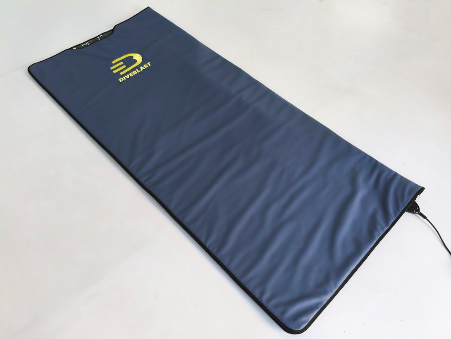 DIVEBLAST Red Light Blanket